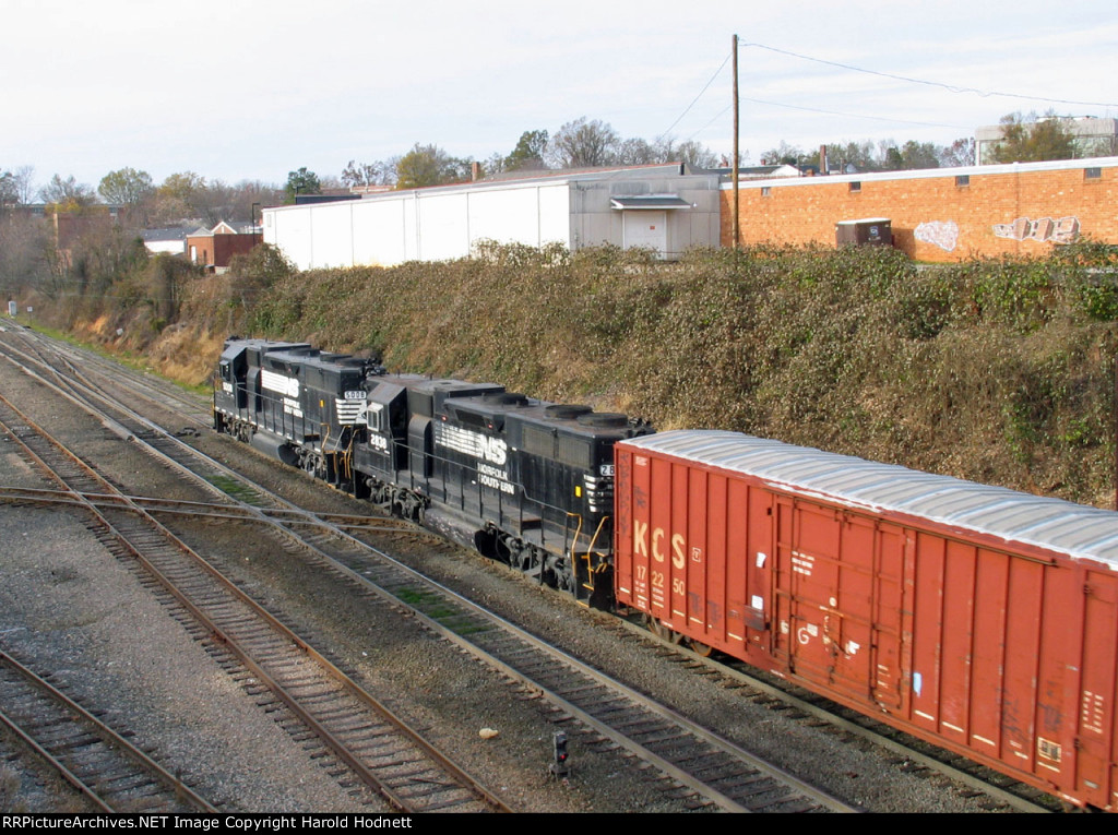 NS 5008 & 2838 lead a train across Boylan